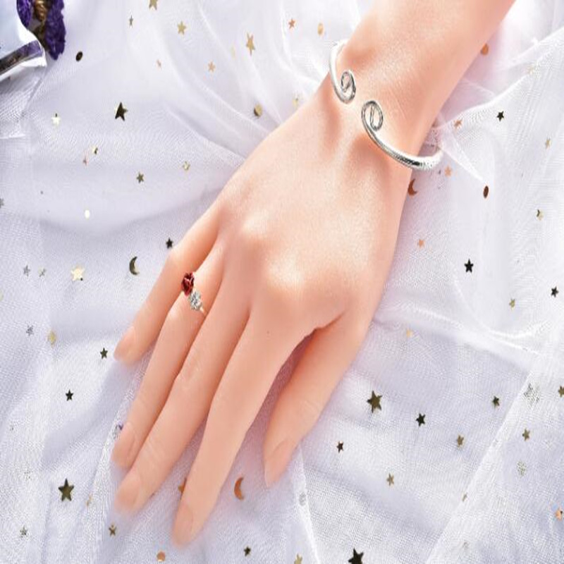 Body Jewelry Plus - Manekin Tangan Wanita Asli 2025, Alat